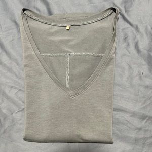 Alphalete V Neck Tee - Blue size Small